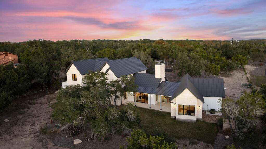 5 Bedroom Single Family Home/House's Image 33