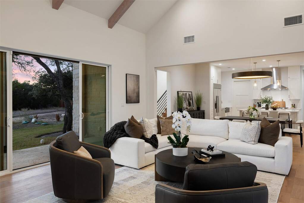 5 Bedroom Single Family Home/House's Image 5