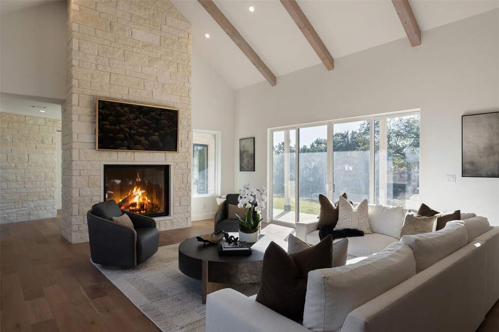 5 Bedroom Single Family Home/House's Image 6