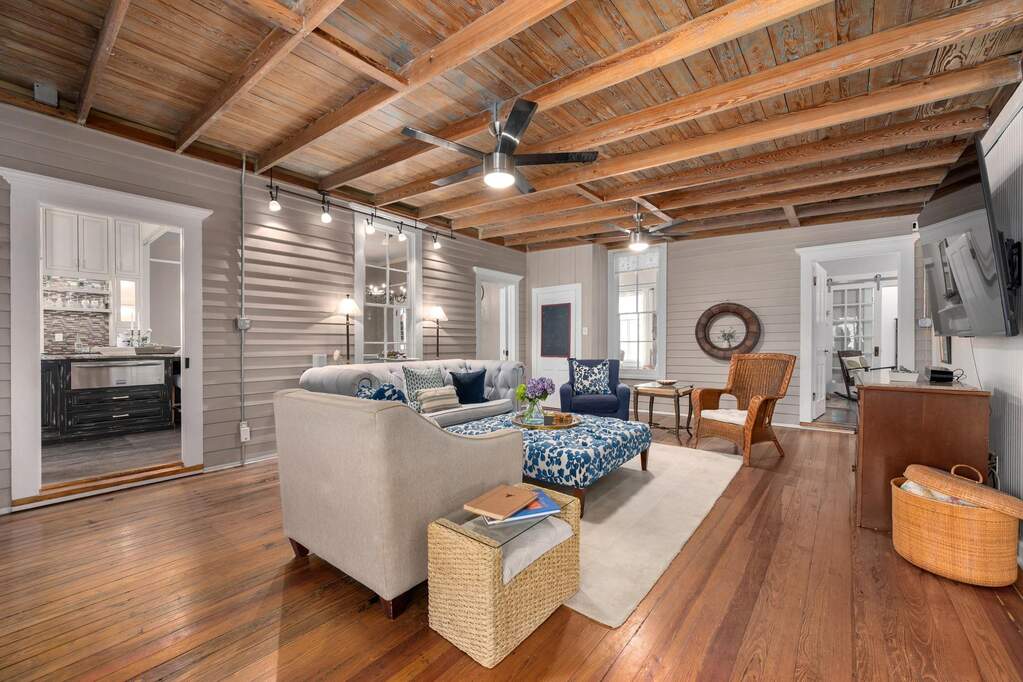 5 Bedroom Single Family Home/House's Image 7