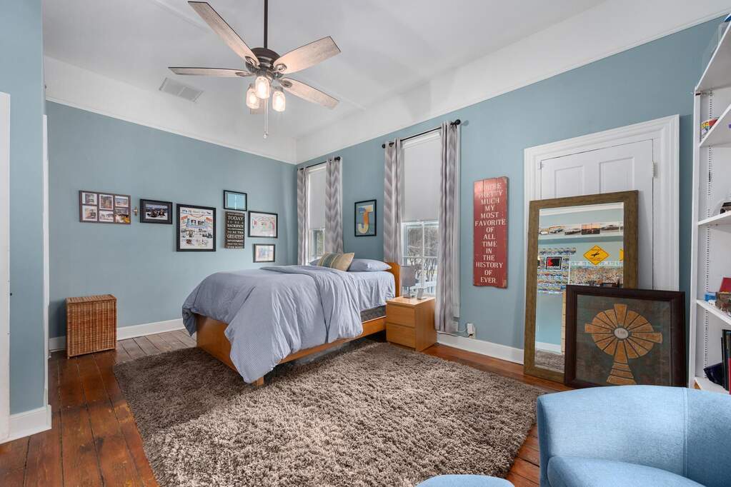 5 Bedroom Single Family Home/House's Image 14