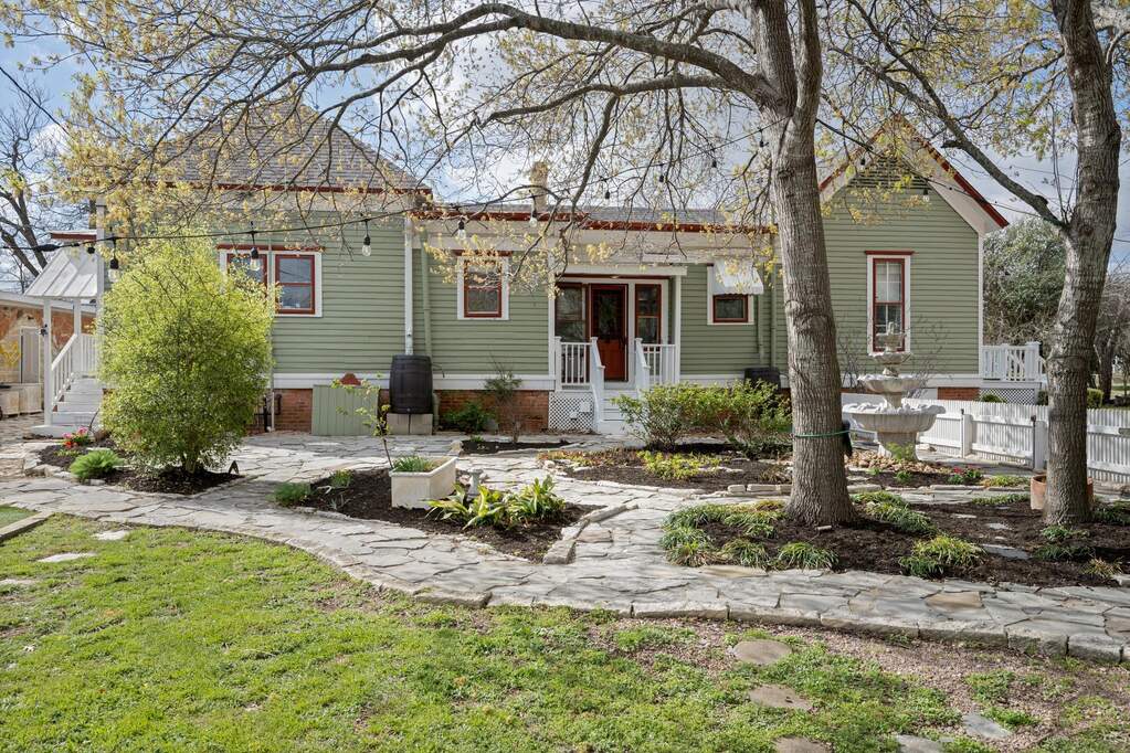5 Bedroom Single Family Home/House's Image 16