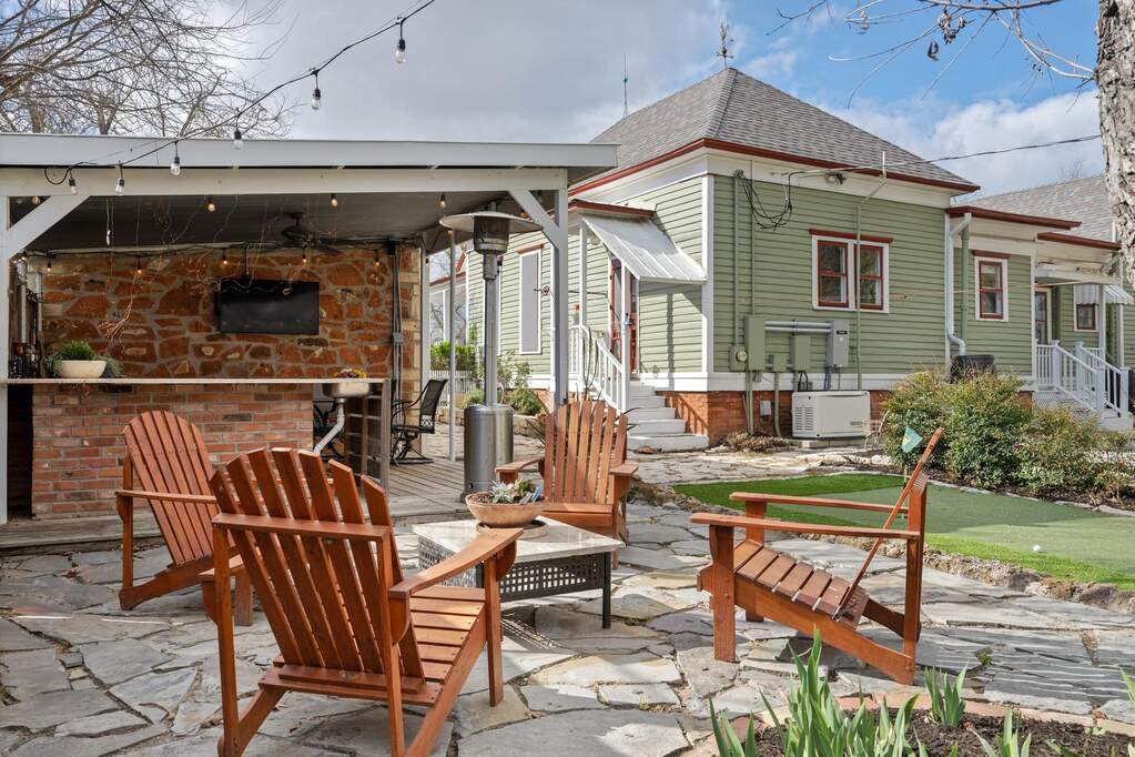 5 Bedroom Single Family Home/House's Image 18
