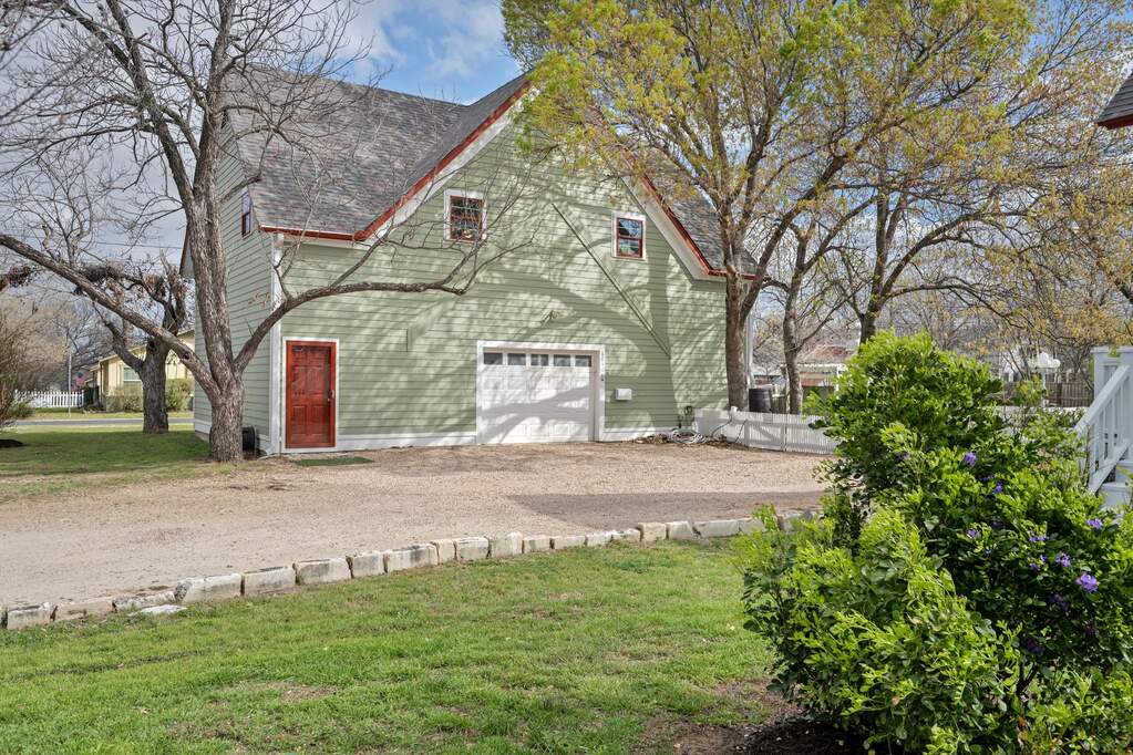 5 Bedroom Single Family Home/House's Image 24