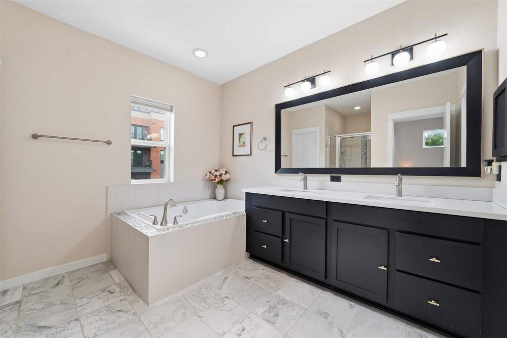 4 Bedroom Villa/Townhouse's Image 20