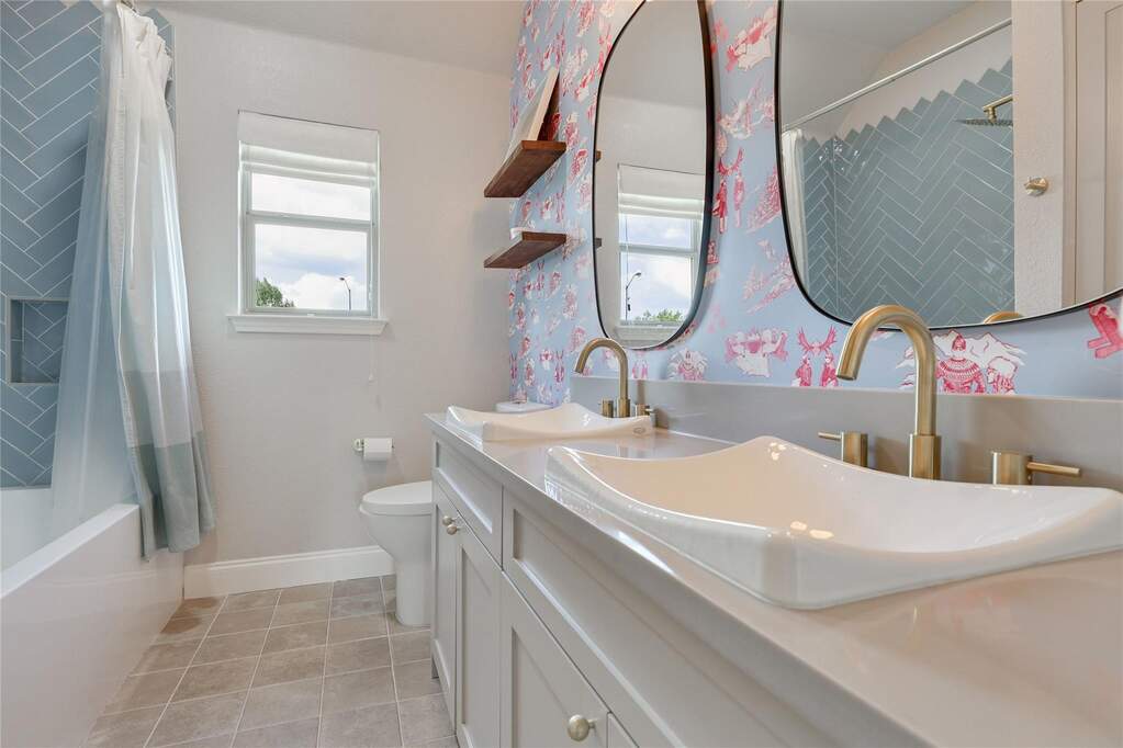 4 Bedroom Single Family Home/House's Image 12