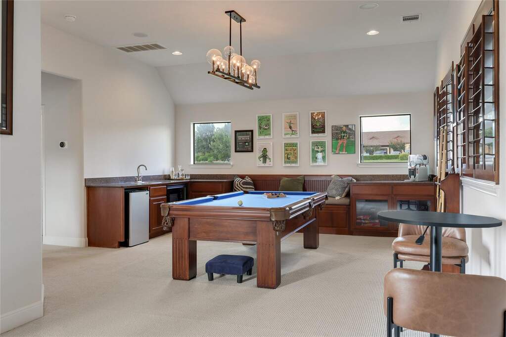 4 Bedroom Single Family Home/House's Image 15