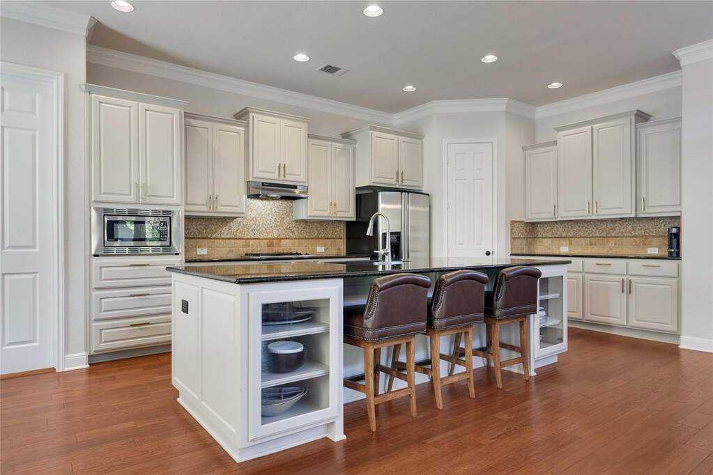4 Bedroom Single Family Home/House's Image 3