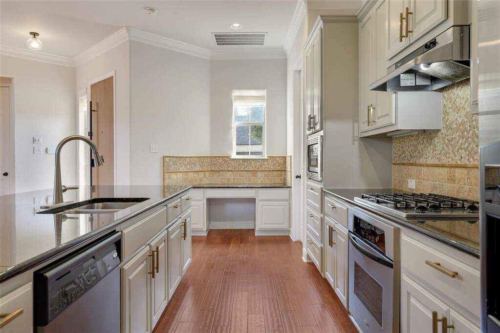 4 Bedroom Single Family Home/House's Image 4