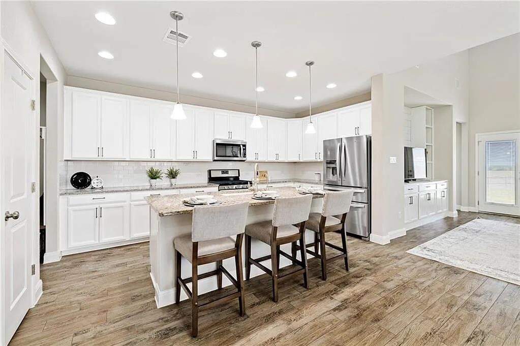 4 Bedroom Single Family Home/House's Image 10