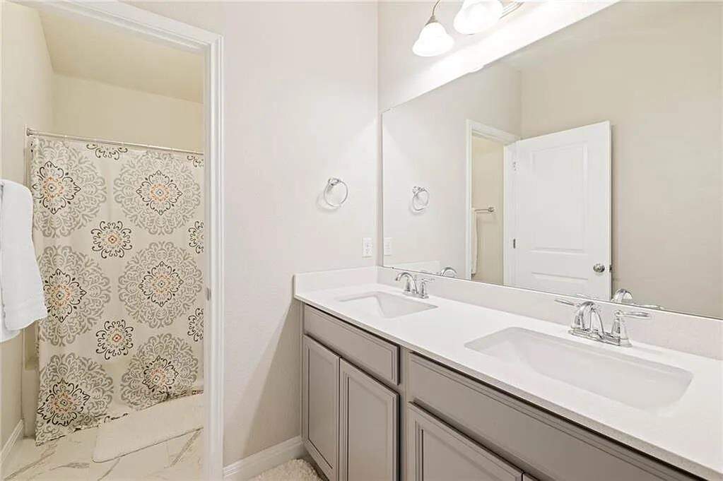 4 Bedroom Single Family Home/House's Image 12