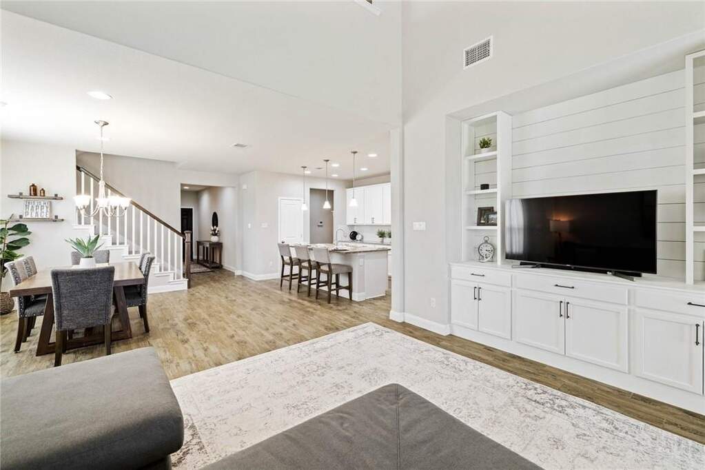 4 Bedroom Single Family Home/House's Image 3
