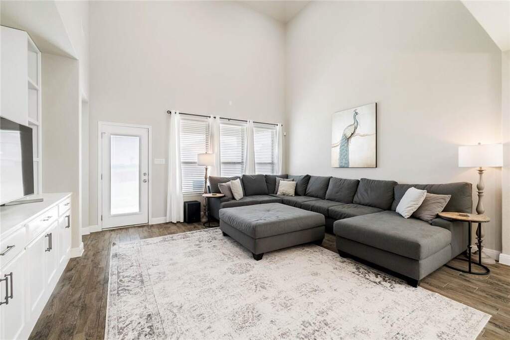 4 Bedroom Single Family Home/House's Image 4
