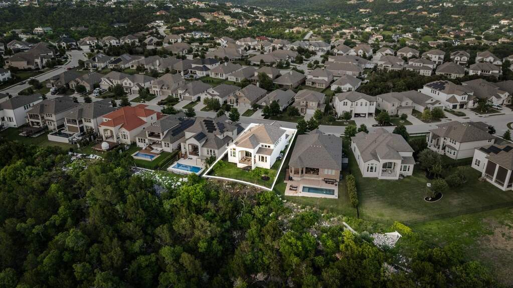 4 Bedroom Single Family Home/House's Image 32