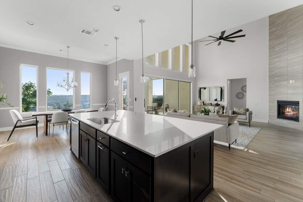 4 Bedroom Single Family Home/House's Image 4