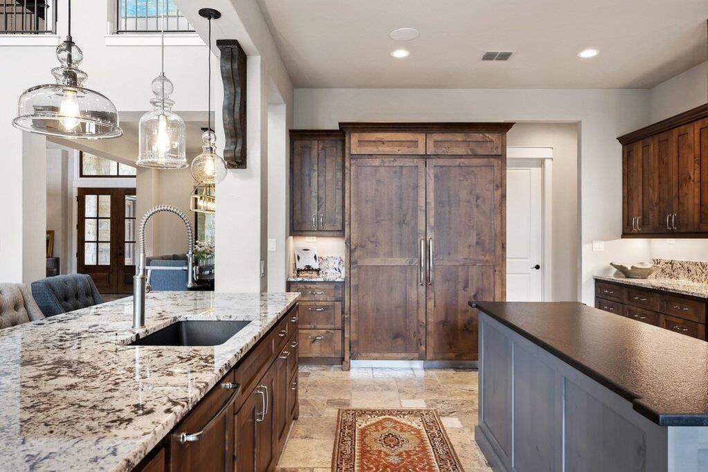 6 Bedroom Single Family Home/House's Image 7