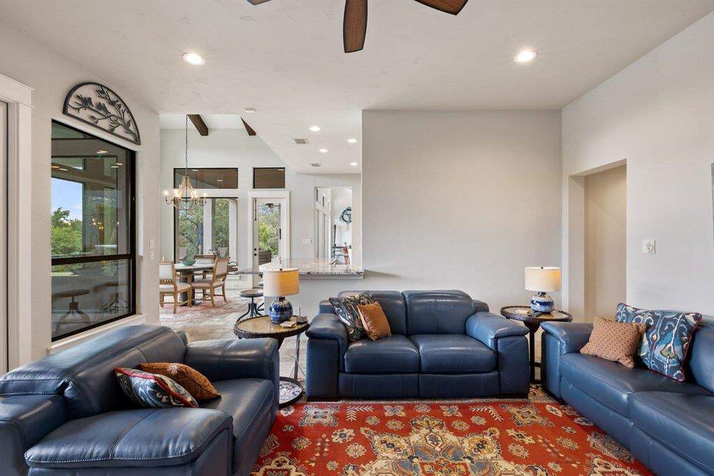 6 Bedroom Single Family Home/House's Image 24