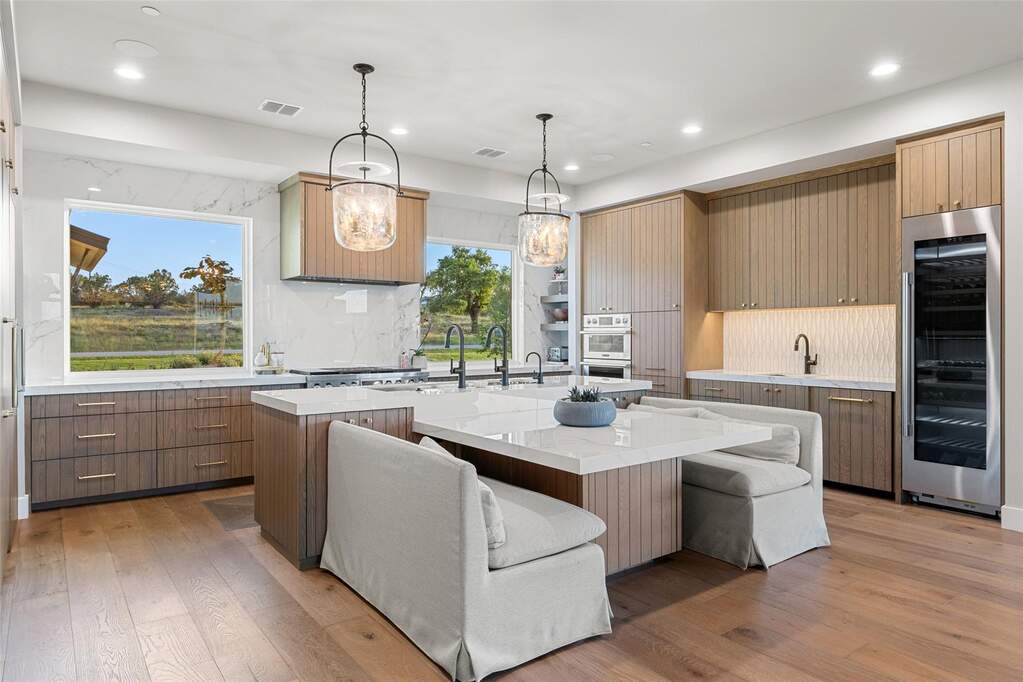 5 Bedroom Single Family Home/House's Image 13