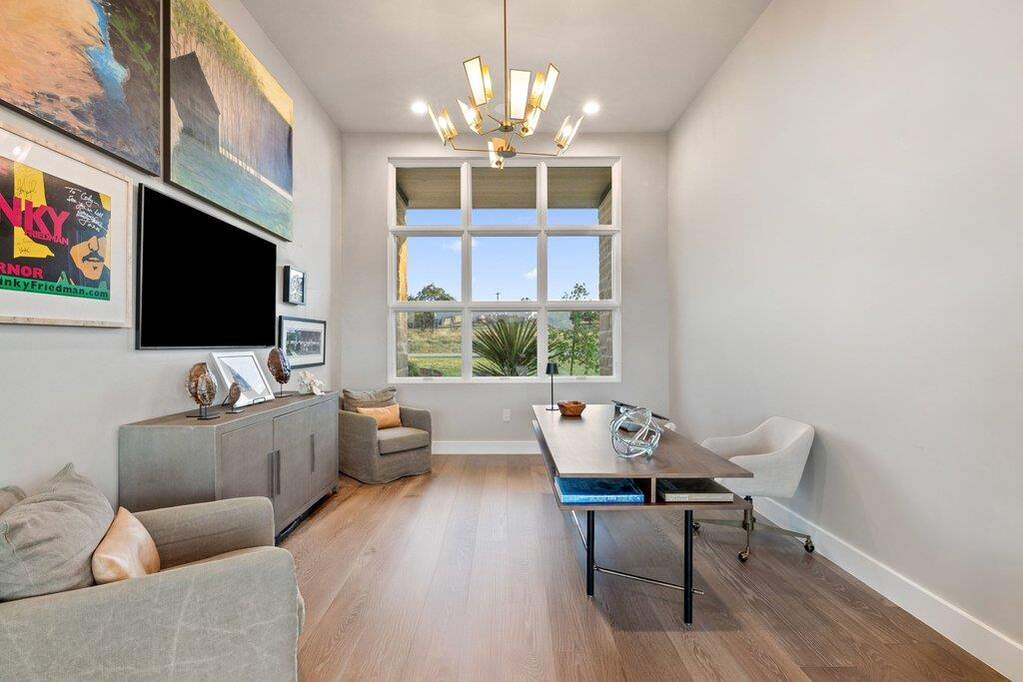 5 Bedroom Single Family Home/House's Image 16