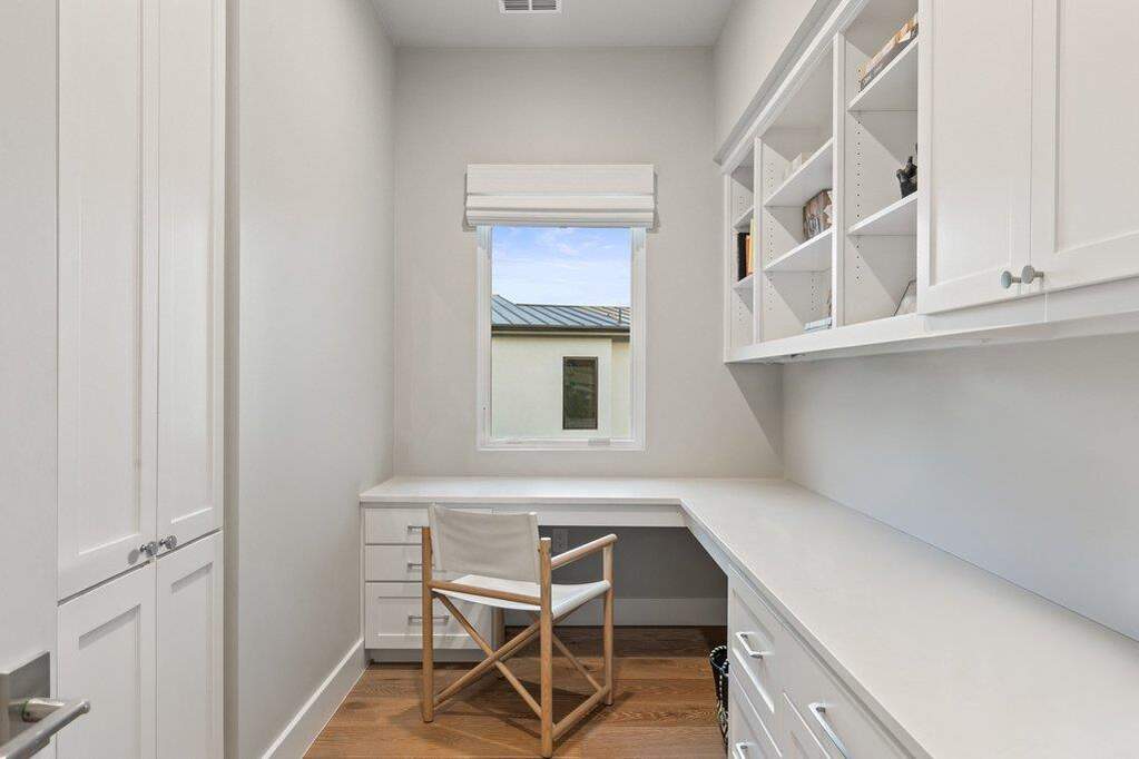 5 Bedroom Single Family Home/House's Image 22
