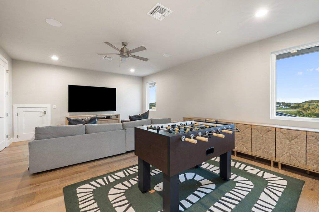 5 Bedroom Single Family Home/House's Image 24
