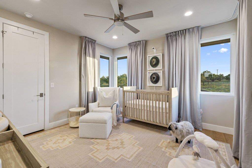 5 Bedroom Single Family Home/House's Image 27