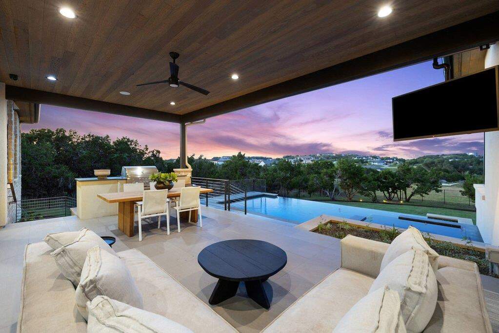5 Bedroom Single Family Home/House's Image 28