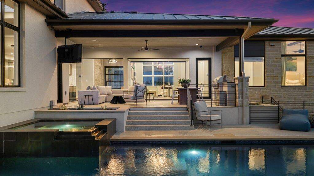 5 Bedroom Single Family Home/House's Image 29