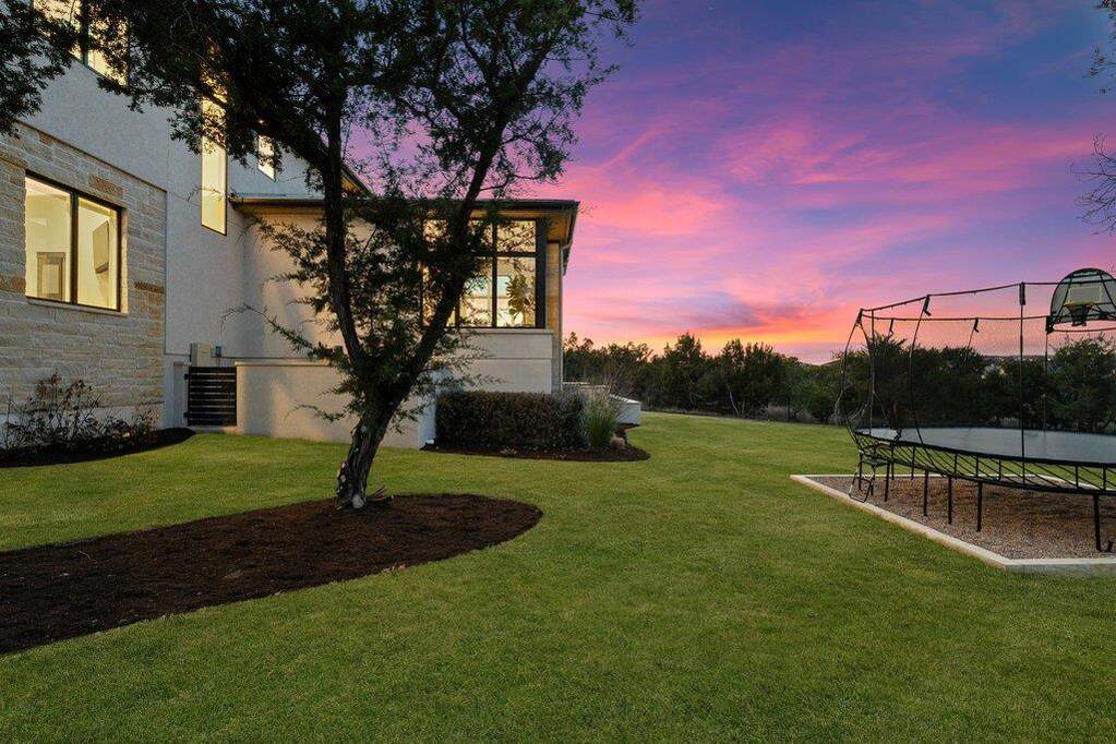5 Bedroom Single Family Home/House's Image 32