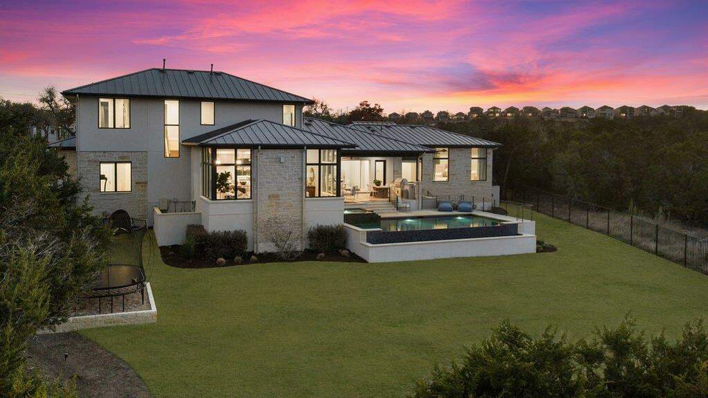 5 Bedroom Single Family Home/House's Image 34