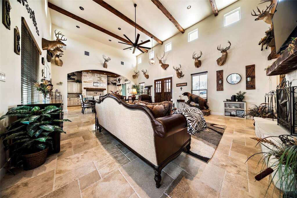 4 Bedroom Single Family Home/House's Image 9