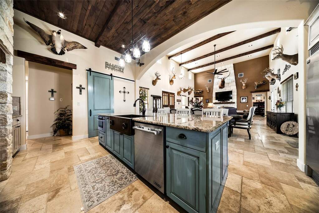 4 Bedroom Single Family Home/House's Image 4