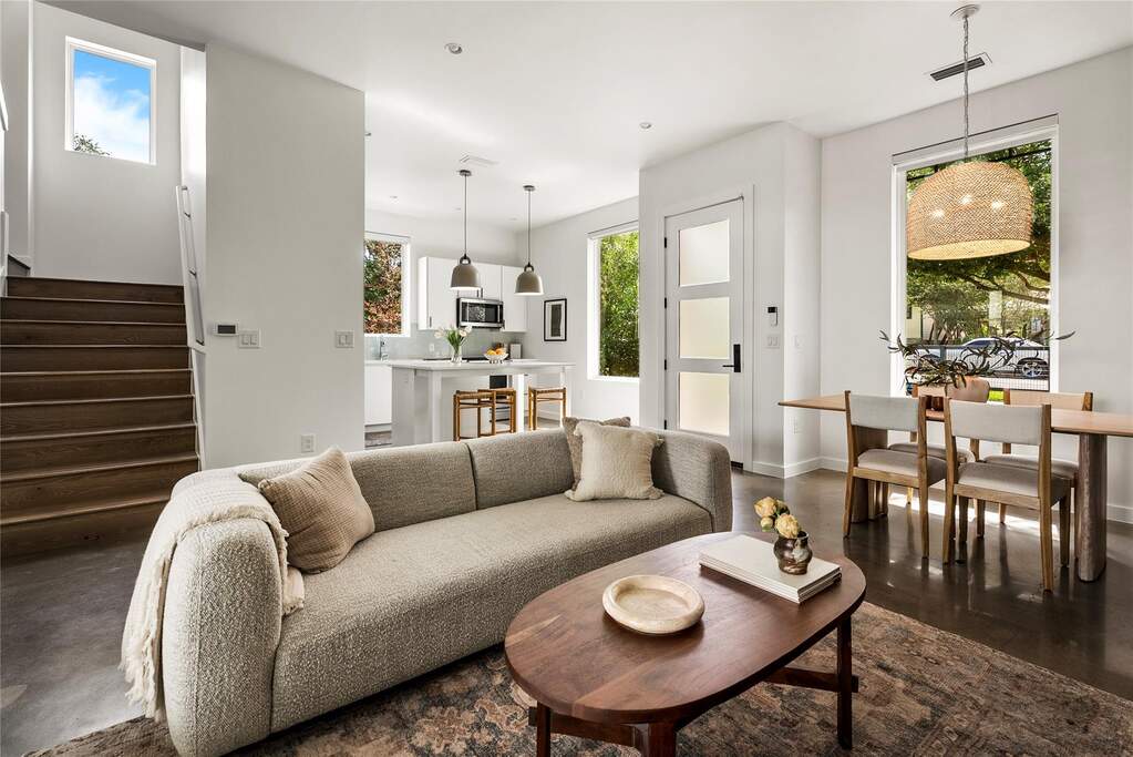 3 Bedroom Single Family Home/House's Image 12