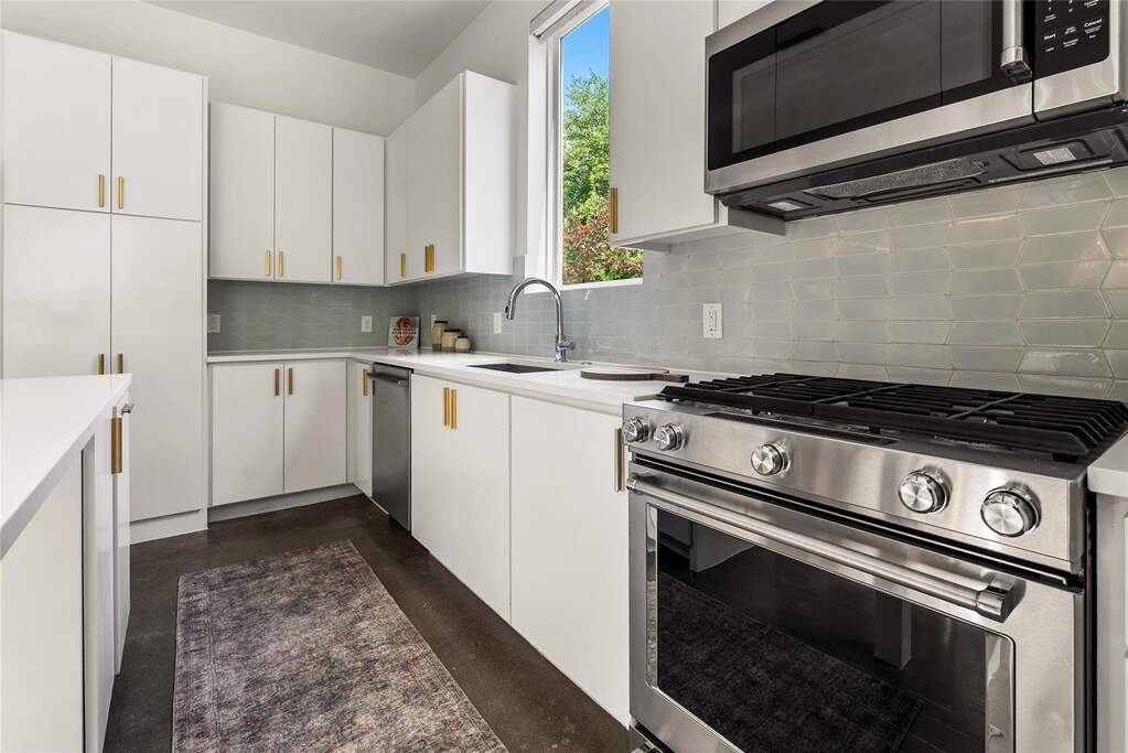 3 Bedroom Single Family Home/House's Image 16