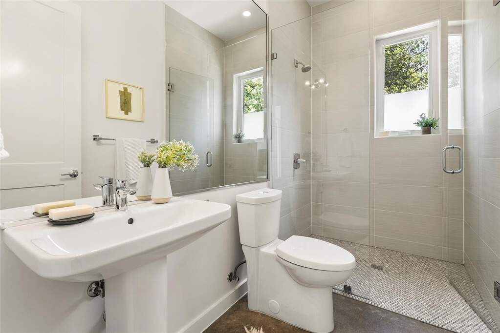 3 Bedroom Single Family Home/House's Image 21