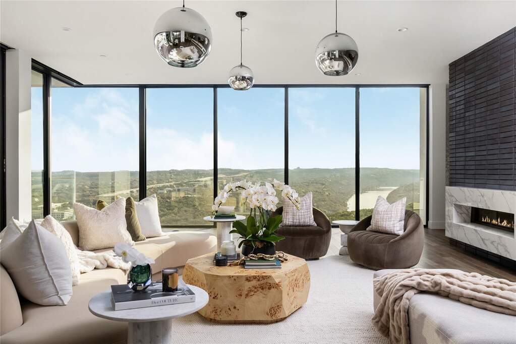 5 Bedroom Single Family Home/House's Image 9