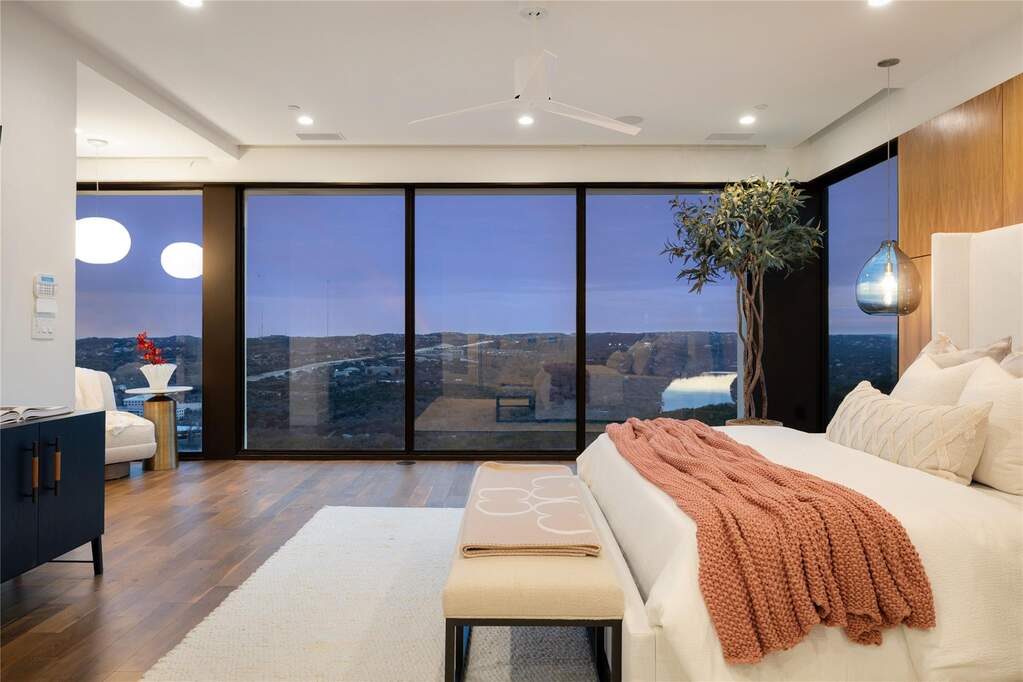 5 Bedroom Single Family Home/House's Image 13