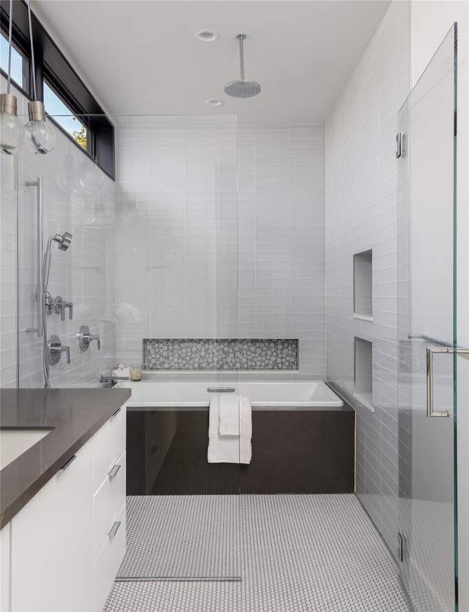 5 Bedroom Single Family Home/House's Image 22