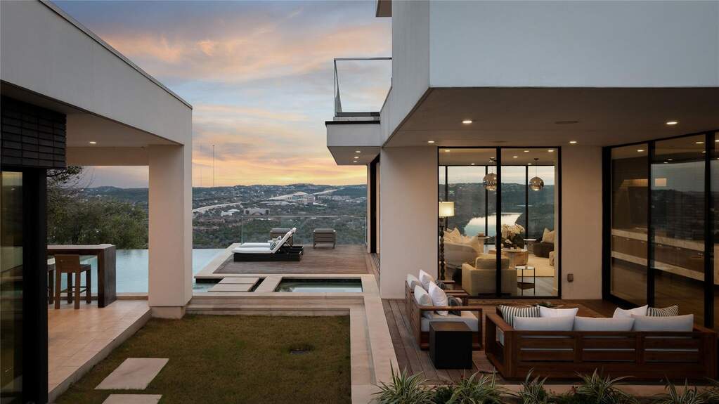 5 Bedroom Single Family Home/House's Image 26