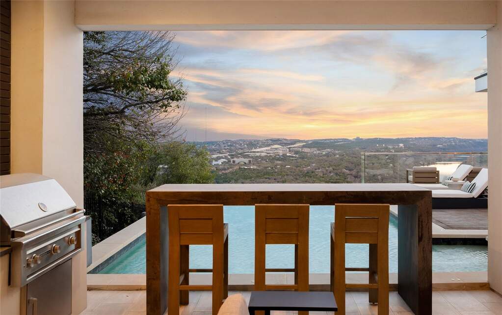 5 Bedroom Single Family Home/House's Image 30