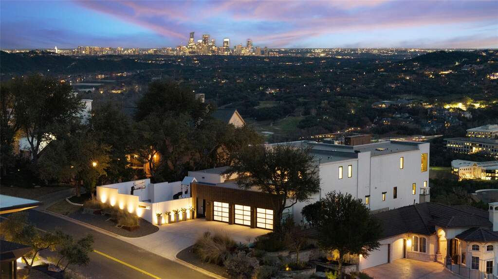 5 Bedroom Single Family Home/House's Image 37