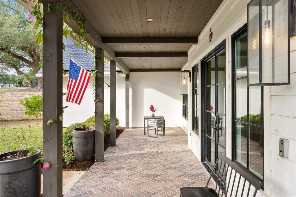 5 Bedroom Single Family Home/House's Image 8