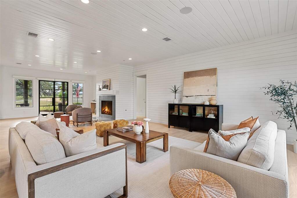 5 Bedroom Single Family Home/House's Image 10