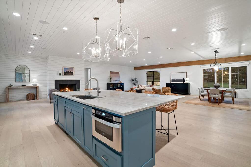 5 Bedroom Single Family Home/House's Image 11