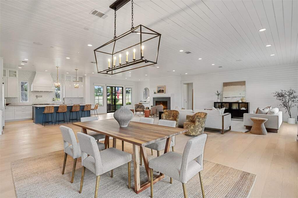 5 Bedroom Single Family Home/House's Image 12