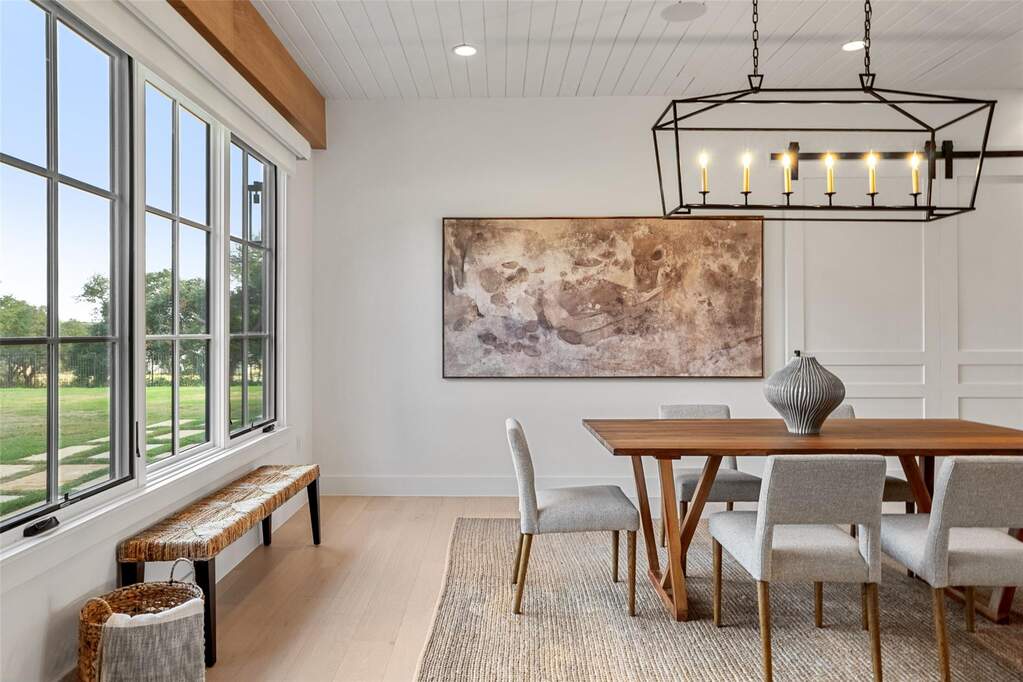 5 Bedroom Single Family Home/House's Image 13