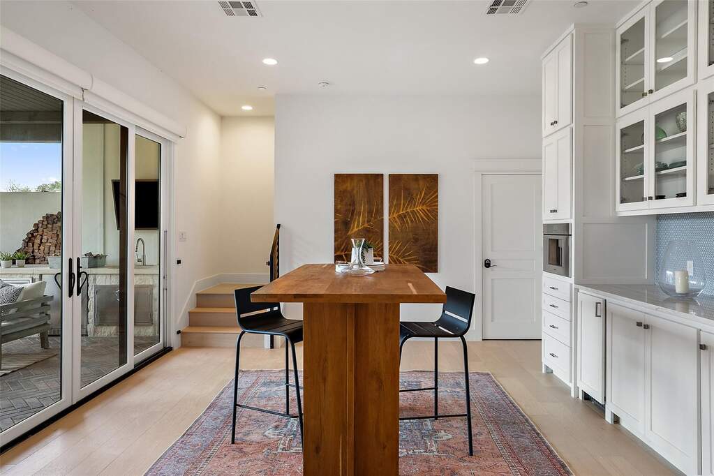 5 Bedroom Single Family Home/House's Image 15