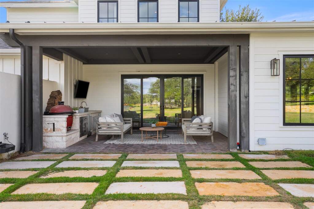 5 Bedroom Single Family Home/House's Image 27