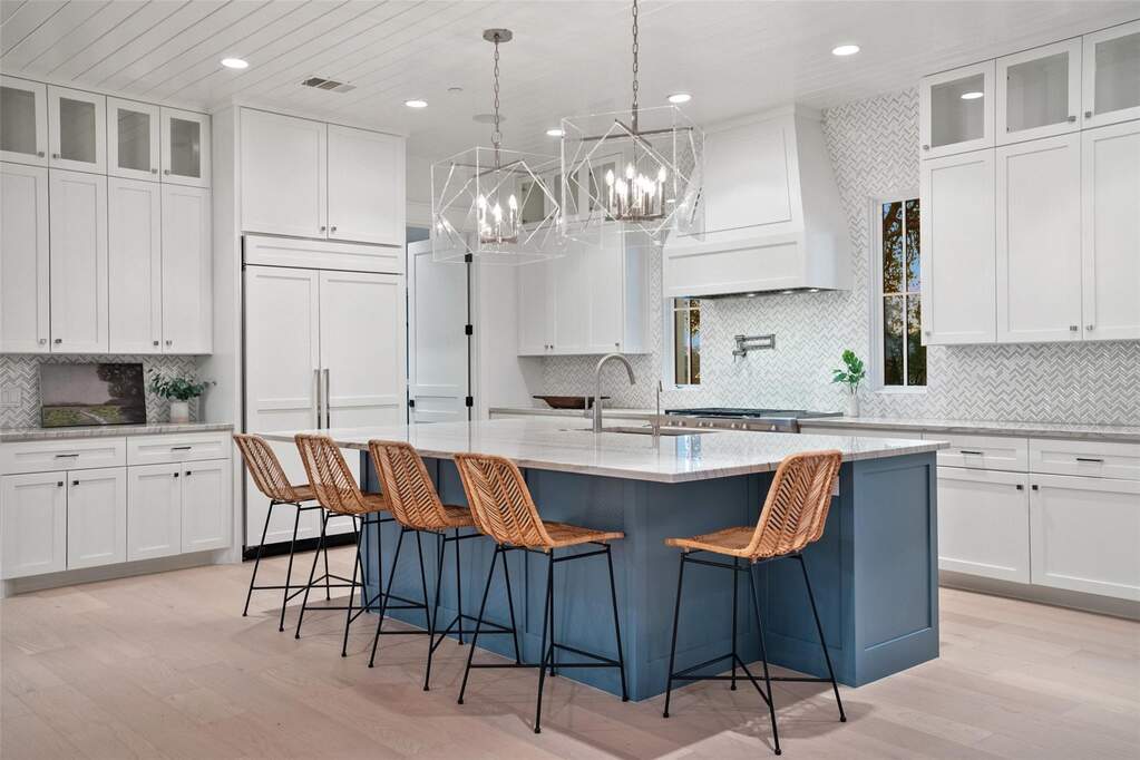 5 Bedroom Single Family Home/House's Image 4
