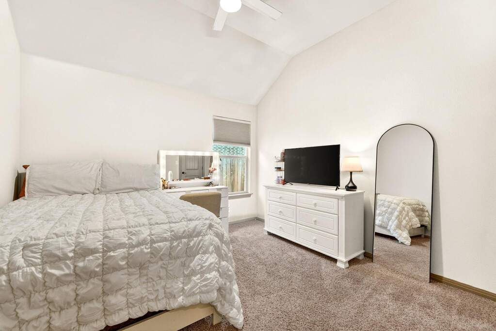 4 Bedroom Single Family Home/House's Image 18